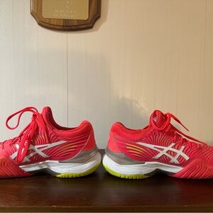 Asics tennis court shoes